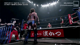 Huyền thoại WWE thất bại khi thách thức nhà vô địch tại Nhật